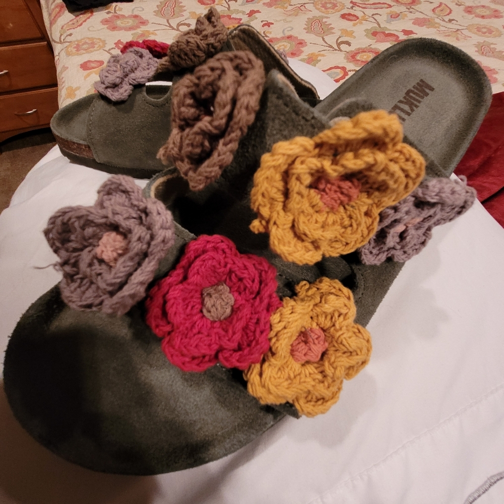Muk Luks slide sandals, size 11, adjustable strap, crochet